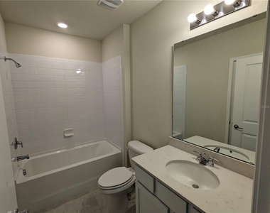 1113 Grand Hammock Court - Photo Thumbnail 4
