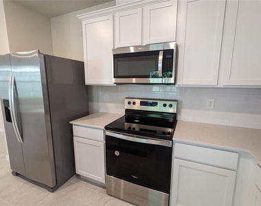 1113 Grand Hammock Court - Photo Thumbnail 9