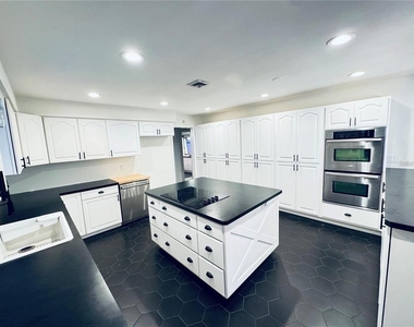 2022 Edgewood Road - Photo Thumbnail 9