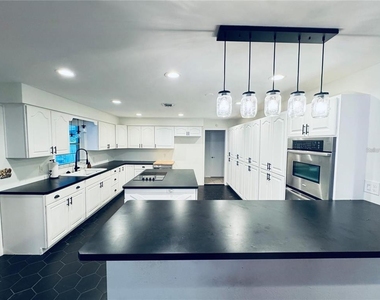 2022 Edgewood Road - Photo Thumbnail 8