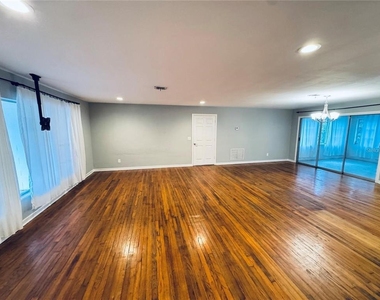 2022 Edgewood Road - Photo Thumbnail 4