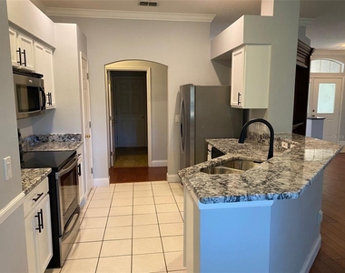 460 Pickfair Terrace - Photo Thumbnail 4