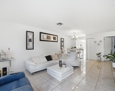 2 E Las Palmas Way - Photo Thumbnail 1