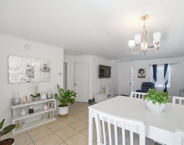 2 E Las Palmas Way - Photo Thumbnail 4