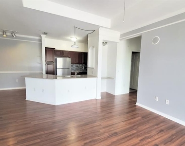 6413 Astor Village Avenue - Photo Thumbnail 9