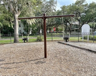 305 W 9th Street - Photo Thumbnail 36