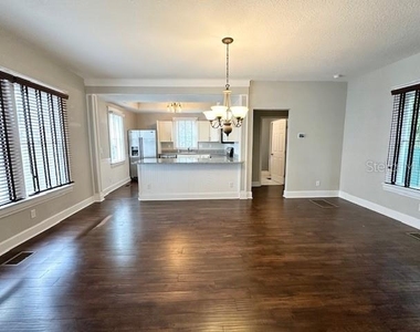 305 W 9th Street - Photo Thumbnail 10