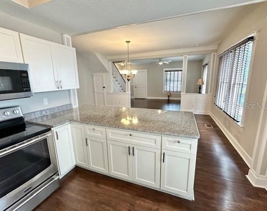 305 W 9th Street - Photo Thumbnail 17