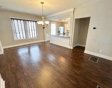 305 W 9th Street - Photo Thumbnail 11
