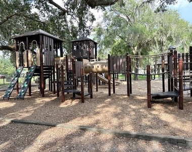 305 W 9th Street - Photo Thumbnail 34