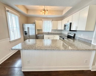 305 W 9th Street - Photo Thumbnail 14