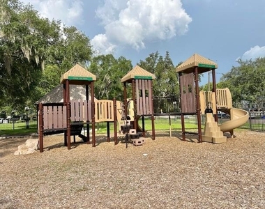 305 W 9th Street - Photo Thumbnail 35