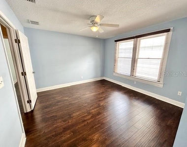 305 W 9th Street - Photo Thumbnail 21