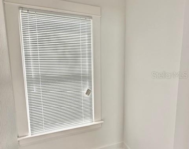 305 W 9th Street - Photo Thumbnail 26