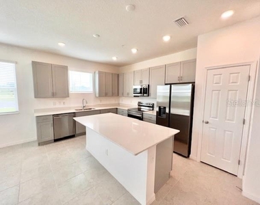 1638 Acclaim Road - Photo Thumbnail 2