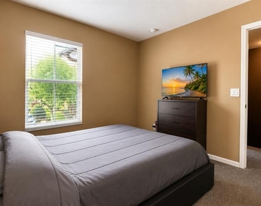 1720 Retreat View Circle - Photo Thumbnail 18