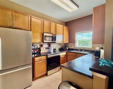 1720 Retreat View Circle - Photo Thumbnail 9