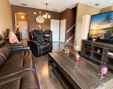 1720 Retreat View Circle - Photo Thumbnail 4