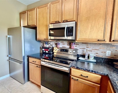 1720 Retreat View Circle - Photo Thumbnail 10