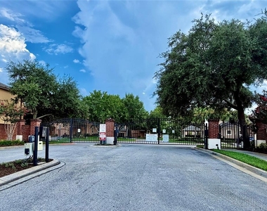 1720 Retreat View Circle - Photo Thumbnail 32