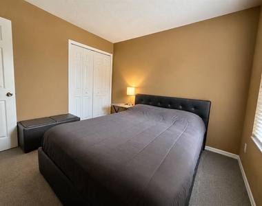 1720 Retreat View Circle - Photo Thumbnail 19