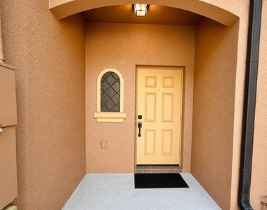 1720 Retreat View Circle - Photo Thumbnail 1