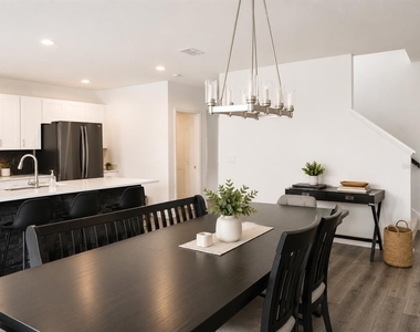 5225 Tuscany Lane - Photo Thumbnail 3