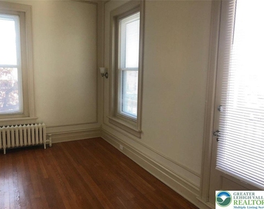 44 N 15th Street - Photo Thumbnail 5