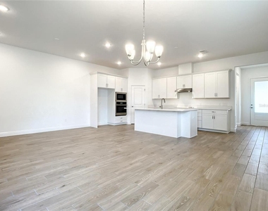 652 Kimber Lane - Photo Thumbnail 4