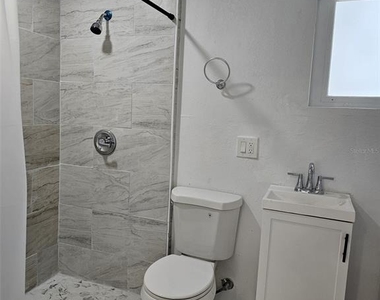 1216 Dickens Avenue - Photo Thumbnail 5
