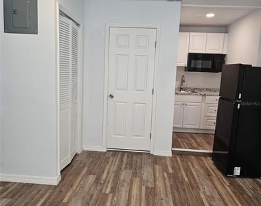 1216 Dickens Avenue - Photo Thumbnail 4