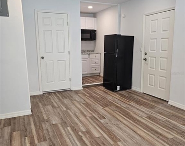 1216 Dickens Avenue - Photo Thumbnail 3