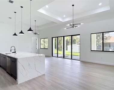 275 Lecturn Street - Photo Thumbnail 13