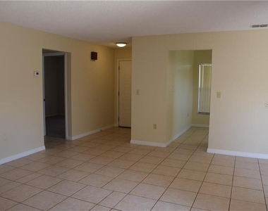 470 Hunter Circle - Photo Thumbnail 4