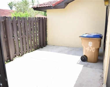 470 Hunter Circle - Photo Thumbnail 12