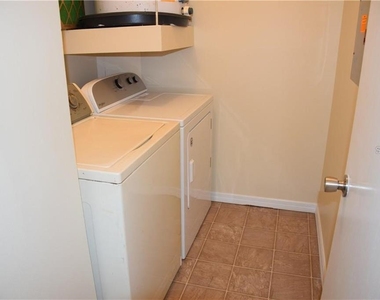 470 Hunter Circle - Photo Thumbnail 7