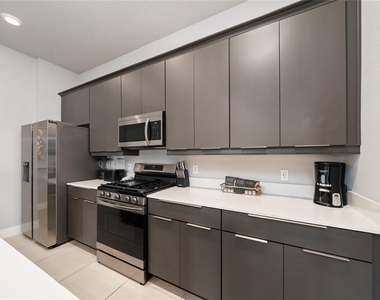 7740 Sandy Ridge Drive - Photo Thumbnail 9