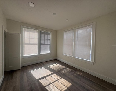 729 E Palmetto Street - Photo Thumbnail 10