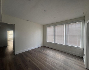 729 E Palmetto Street - Photo Thumbnail 5