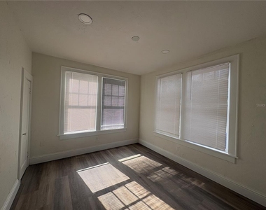 729 E Palmetto Street - Photo Thumbnail 12