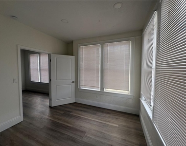 729 E Palmetto Street - Photo Thumbnail 6