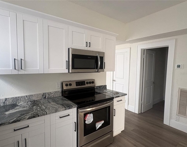 729 E Palmetto Street - Photo Thumbnail 4