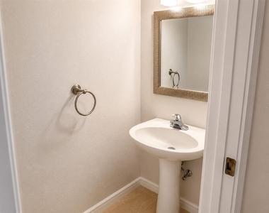 518 Nw 39 Road - Photo Thumbnail 8