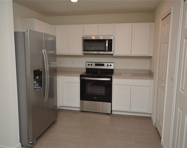 38 Baltimore Lane - Photo Thumbnail 7