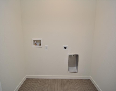 38 Baltimore Lane - Photo Thumbnail 12
