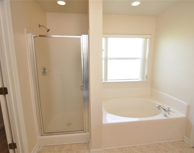 116 London Drive - Photo Thumbnail 20