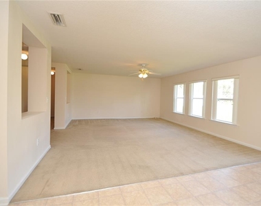 116 London Drive - Photo Thumbnail 4