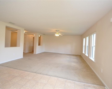 116 London Drive - Photo Thumbnail 5