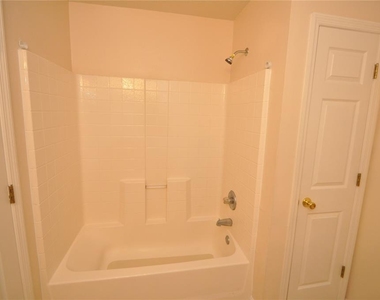 116 London Drive - Photo Thumbnail 16