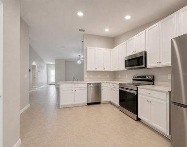 8 Linda Place - Photo Thumbnail 4